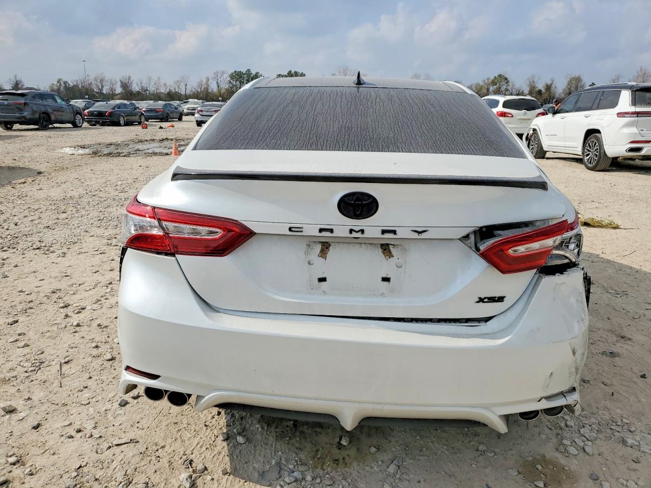 2020 TOYOTA CAMRY XSE photo 6
