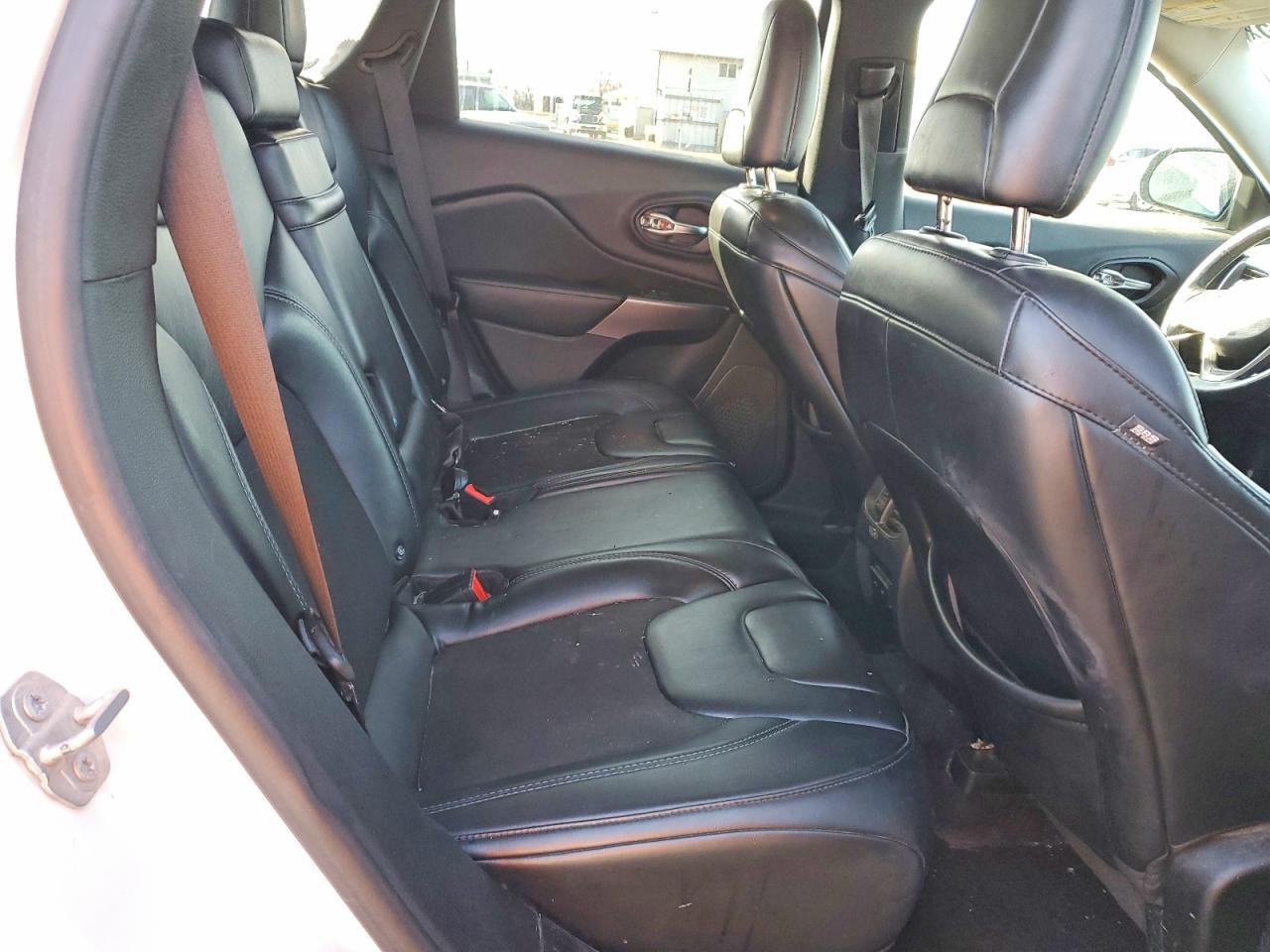 2019 JEEP CHEROKEE photo 11