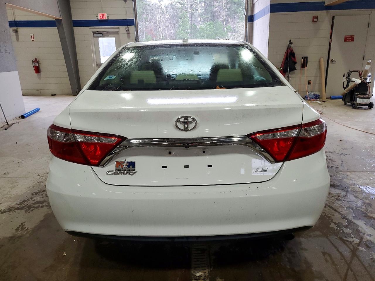 2015 TOYOTA CAMRY LE photo 6