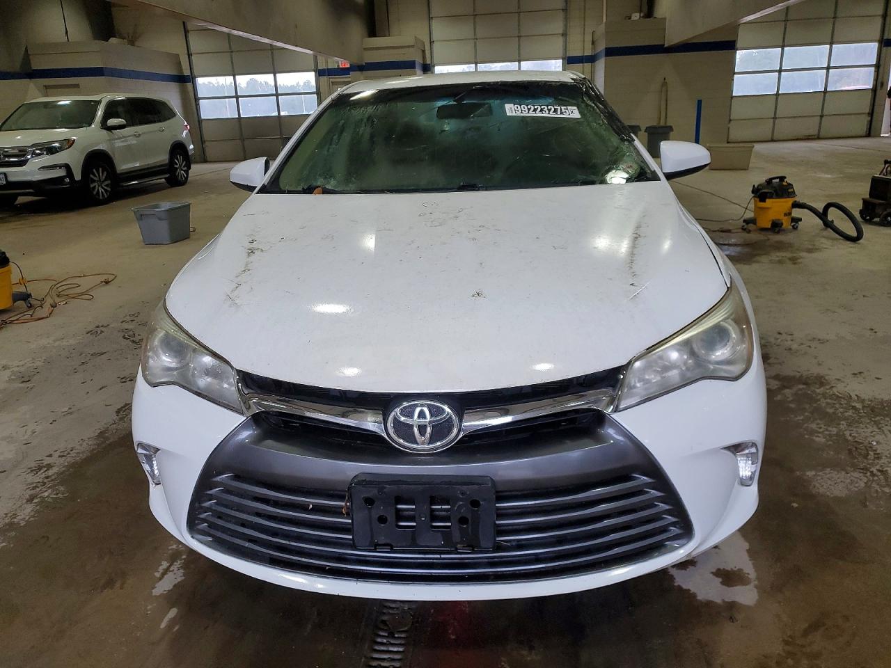 2015 TOYOTA CAMRY LE photo 5