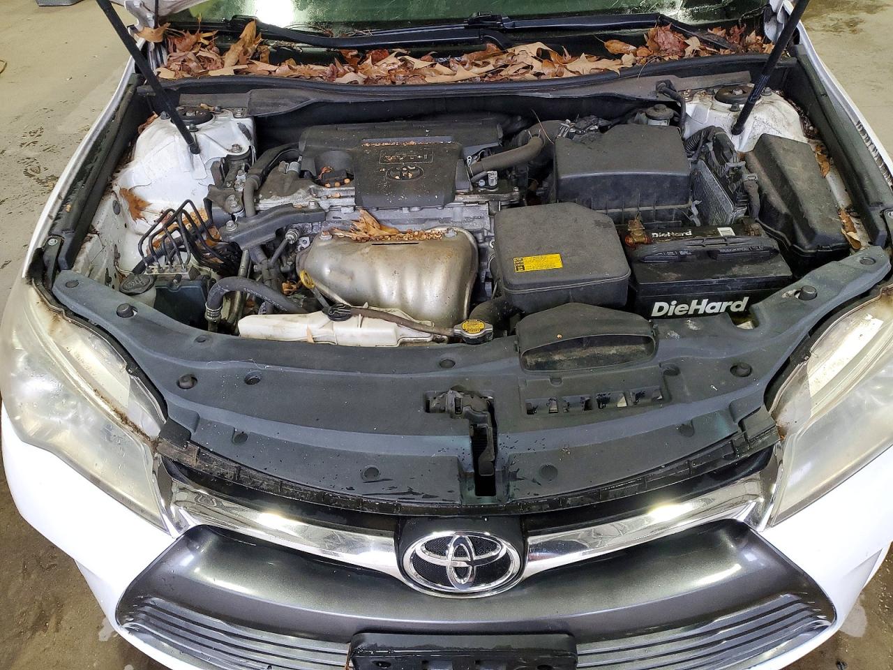 2015 TOYOTA CAMRY LE photo 11