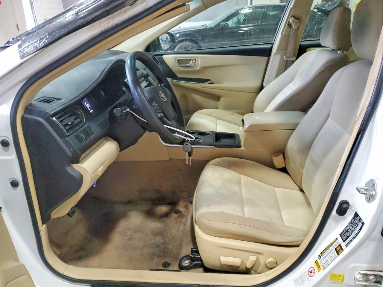 2015 TOYOTA CAMRY LE photo 7