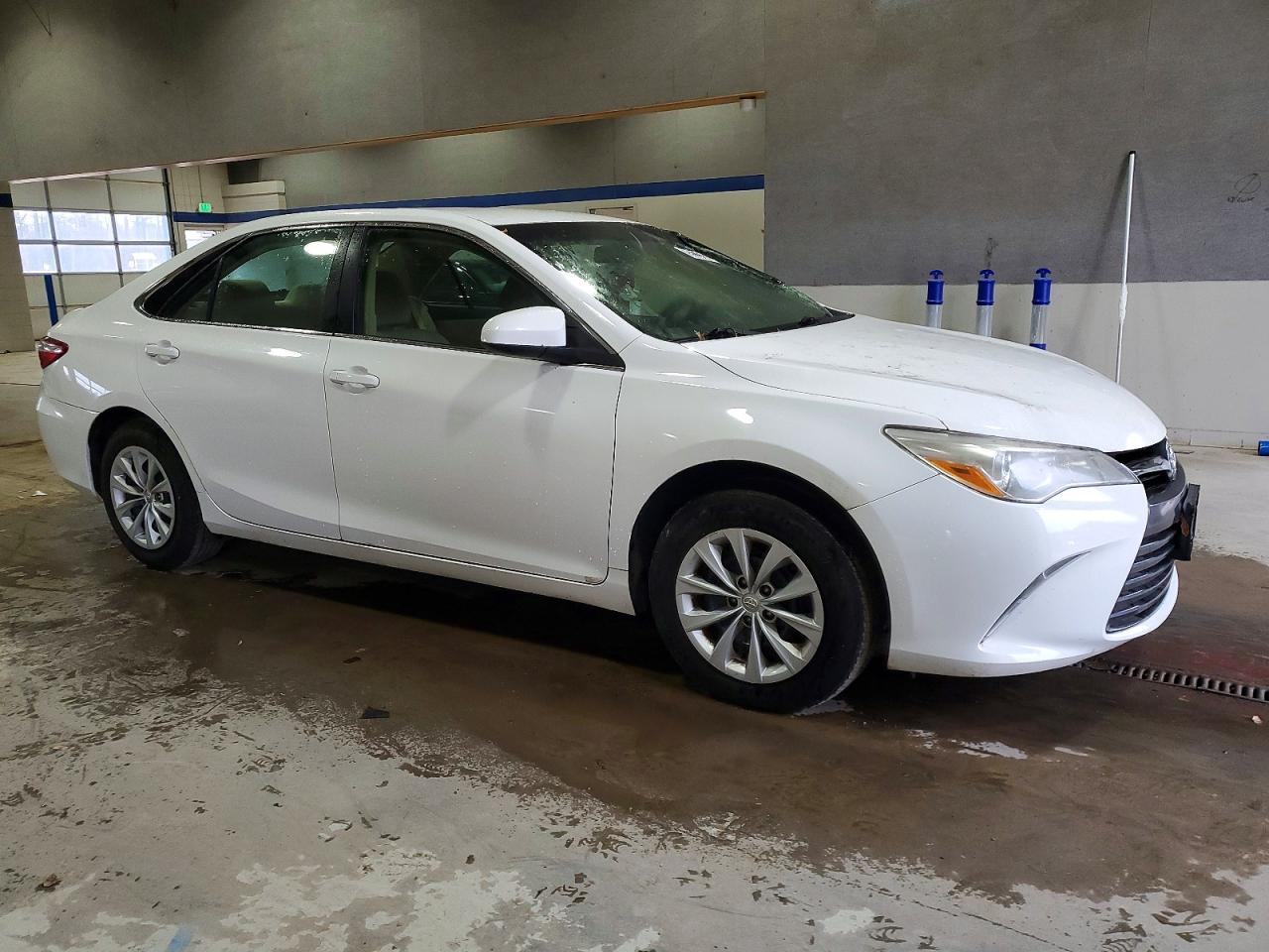 2015 TOYOTA CAMRY LE photo 4