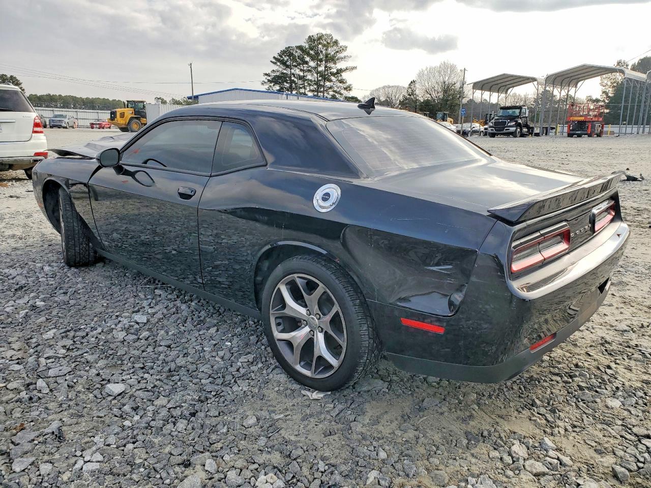 2016 DODGE CHALLENGER SXT photo 2