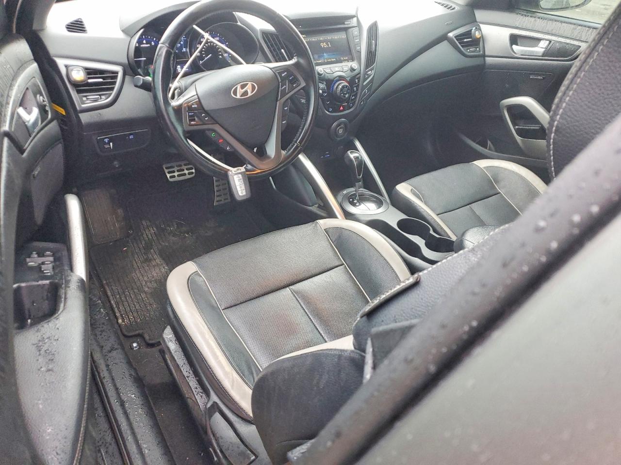 2015 HYUNDAI VELOSTER TURBO photo 8