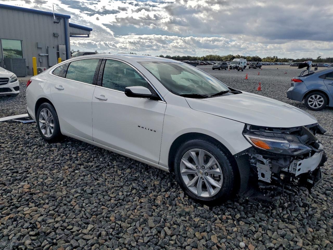 2024 CHEVROLET MALIBU LT photo 4