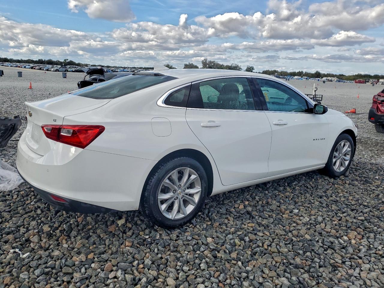 2024 CHEVROLET MALIBU LT photo 3