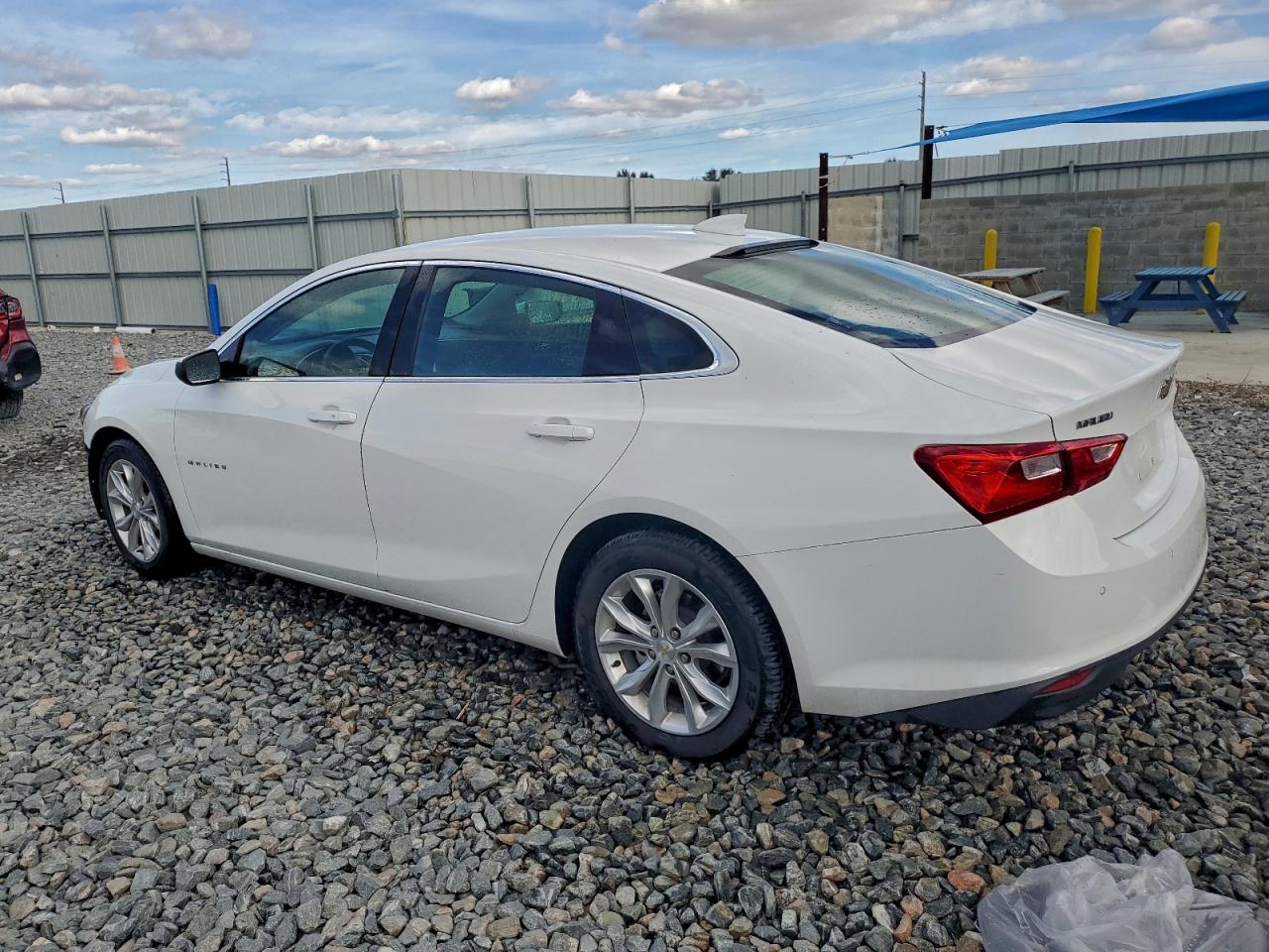 2024 CHEVROLET MALIBU LT photo 2