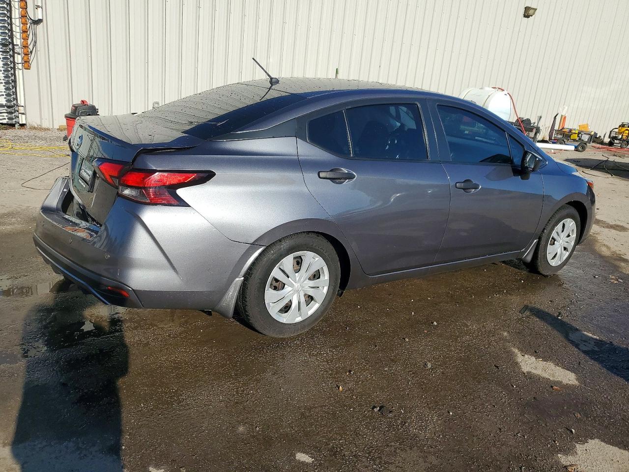 2020 NISSAN VERSA S photo 3