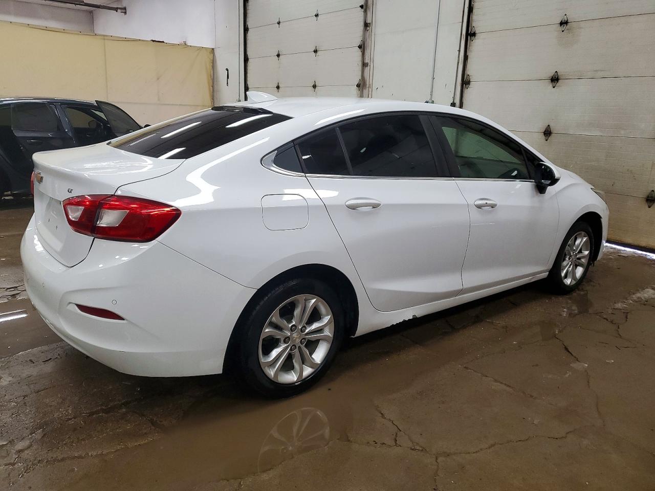 2019 CHEVROLET CRUZE LT photo 3
