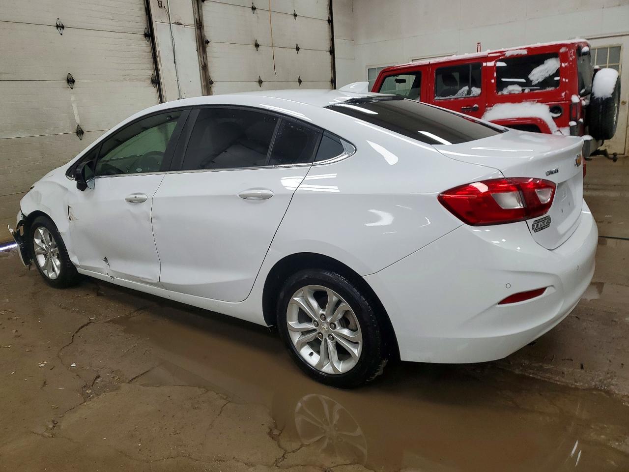 2019 CHEVROLET CRUZE LT photo 2