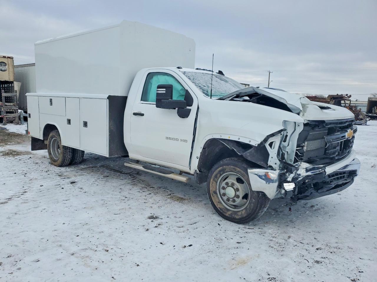 2024 CHEVROLET SILVERADO K3500 photo 4