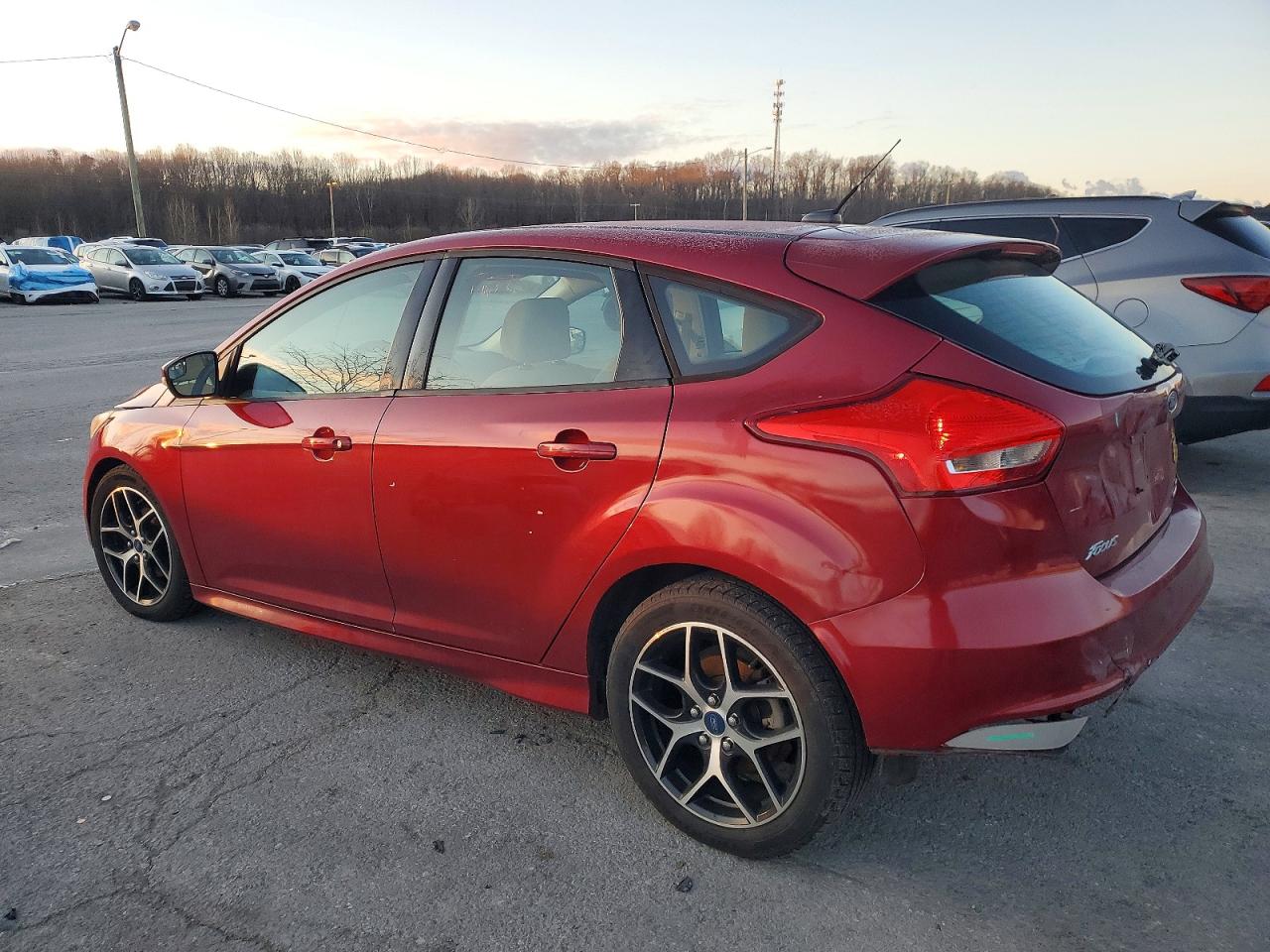 2015 FORD FOCUS SE photo 2