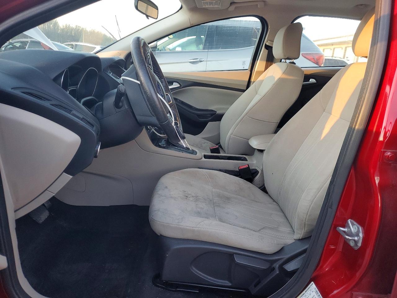 2015 FORD FOCUS SE photo 7