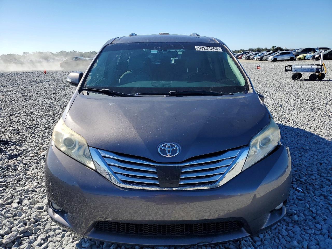 2014 TOYOTA SIENNA XLE photo 5