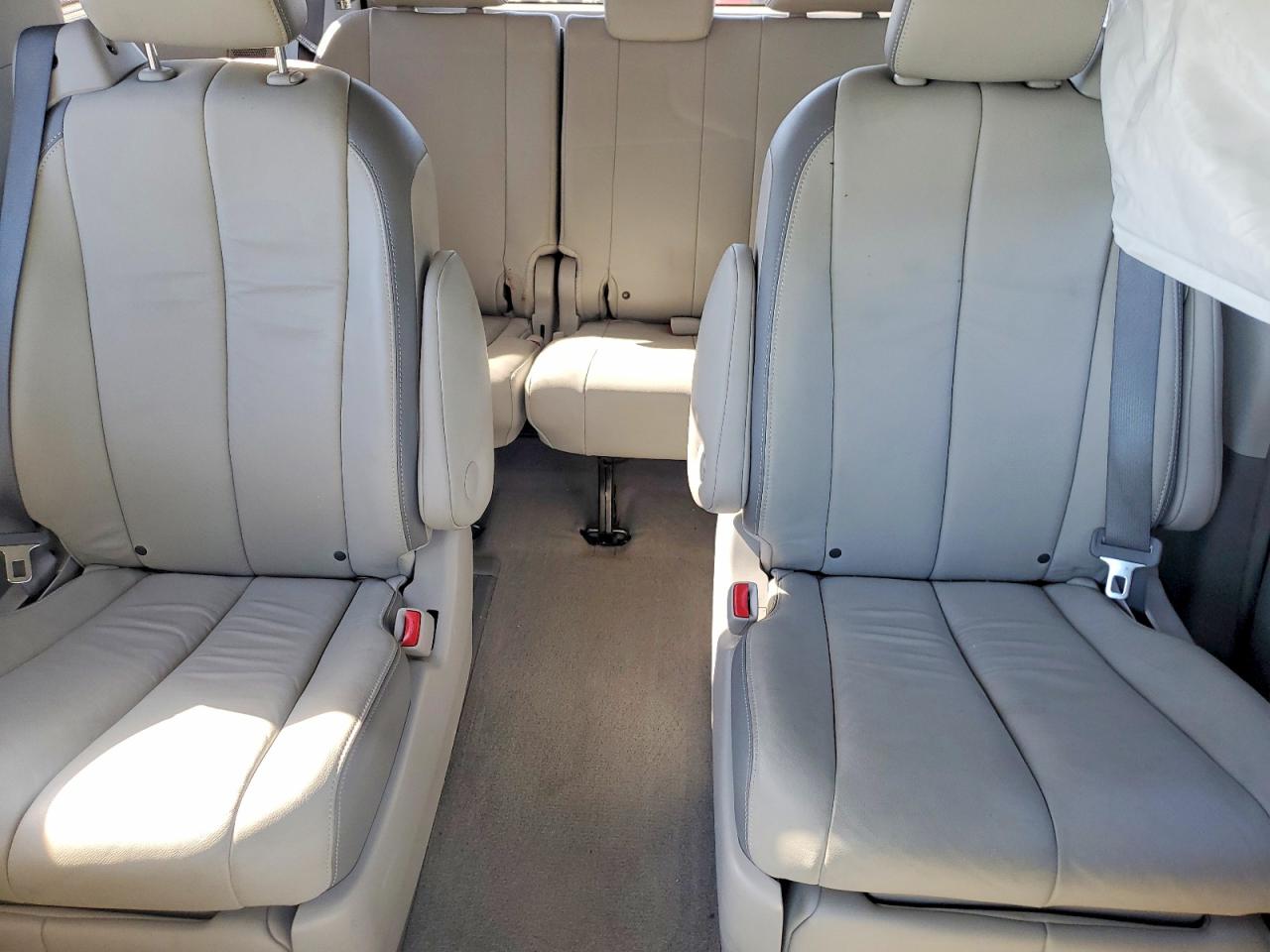 2014 TOYOTA SIENNA XLE photo 10