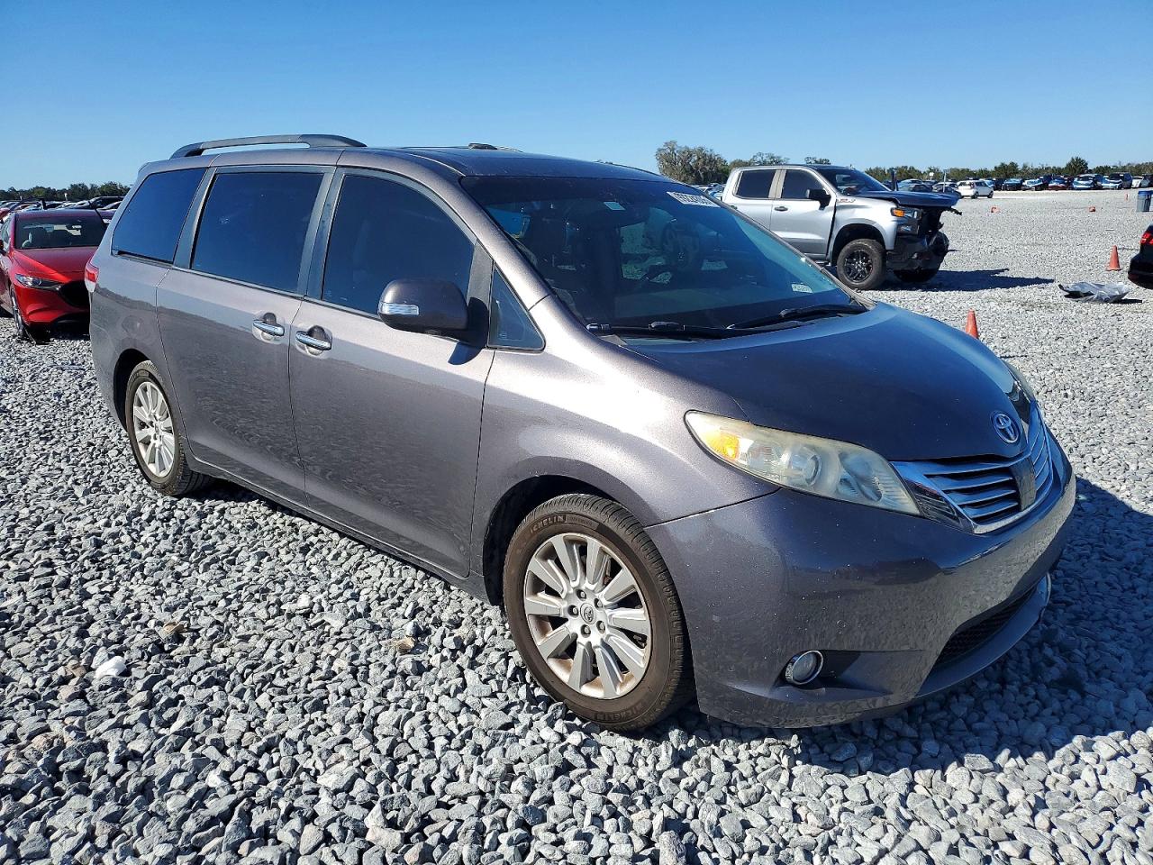 2014 TOYOTA SIENNA XLE photo 4