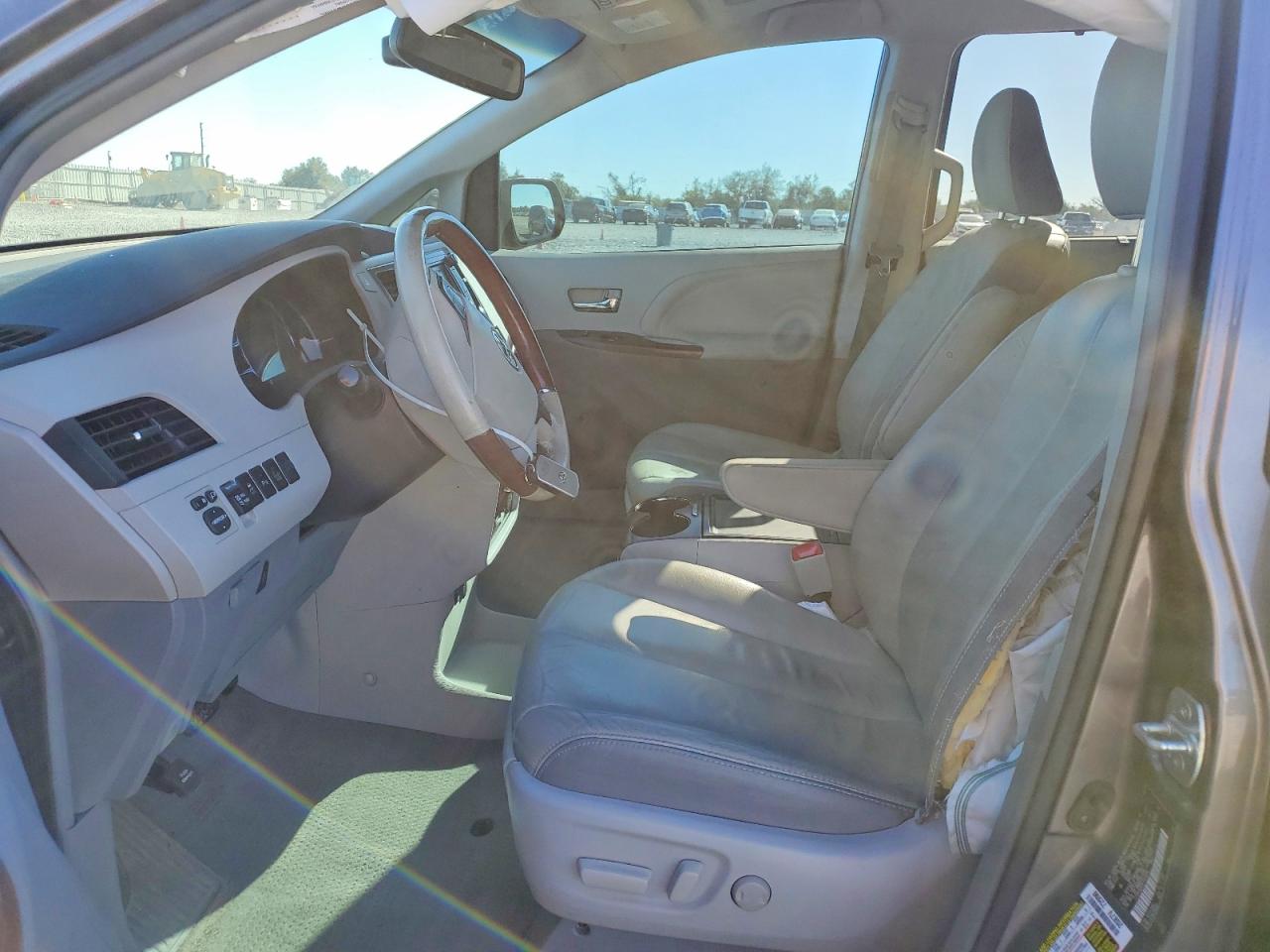 2014 TOYOTA SIENNA XLE photo 7