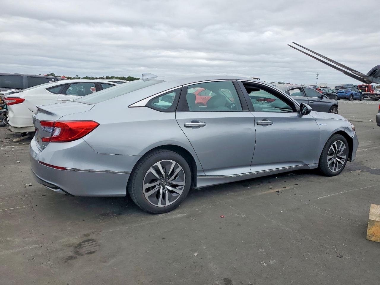 2018 HONDA ACCORD TOURING HYBRID photo 3