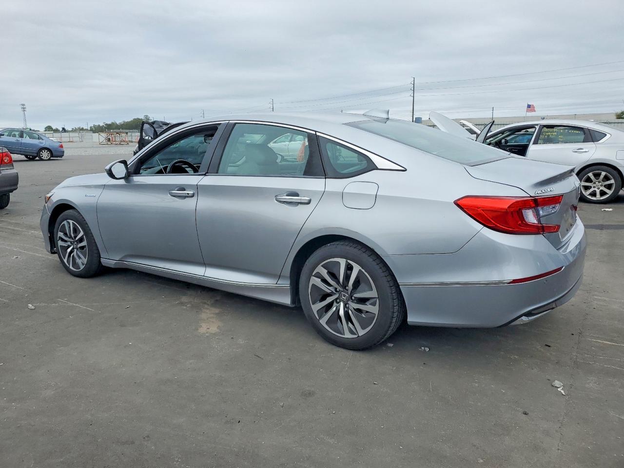 2018 HONDA ACCORD TOURING HYBRID photo 2