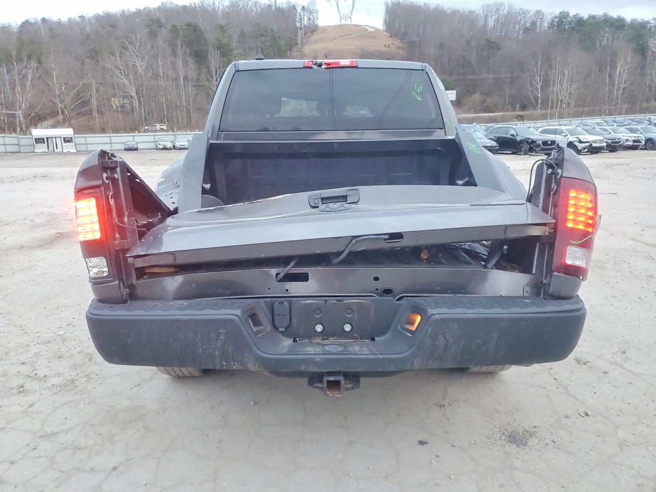 2022 RAM 1500 CLASSIC SLT photo 6