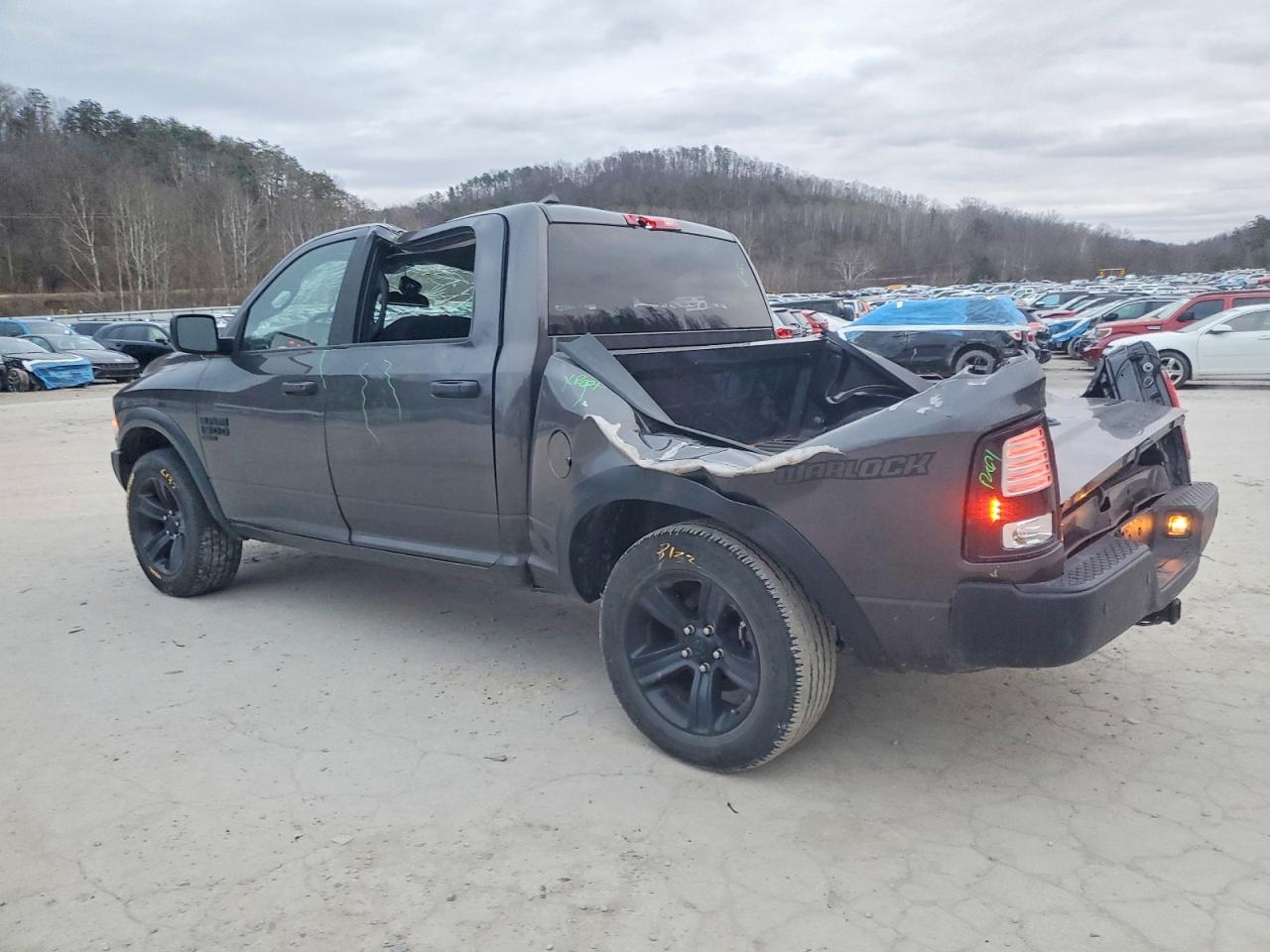 2022 RAM 1500 CLASSIC SLT photo 2
