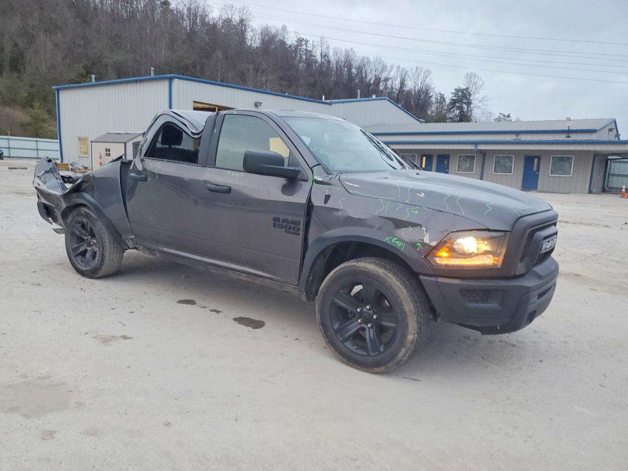 2022 RAM 1500 CLASSIC SLT photo 4