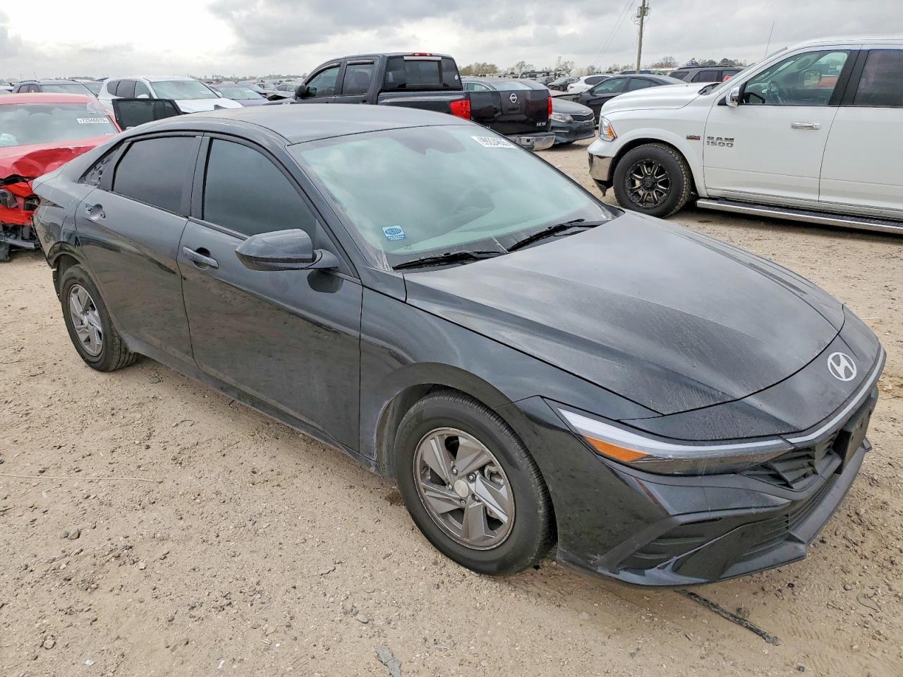 2025 HYUNDAI ELANTRA SE photo 4