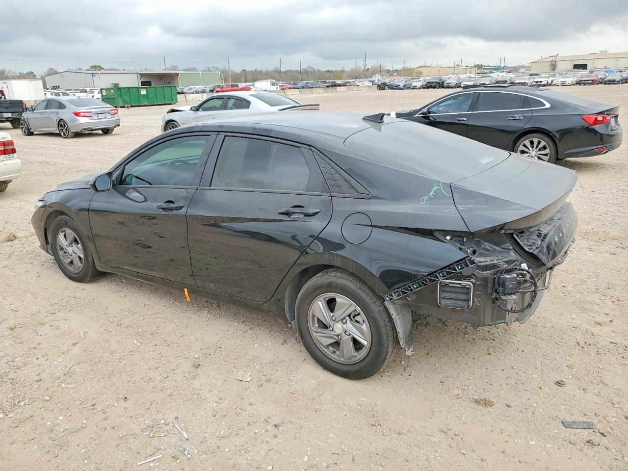 2025 HYUNDAI ELANTRA SE photo 2