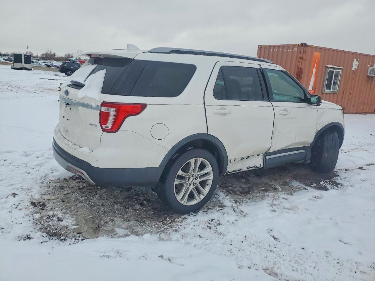 2016 FORD EXPLORER XLT photo 3