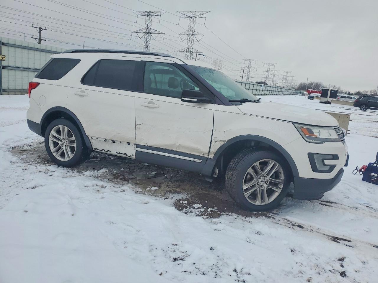 2016 FORD EXPLORER XLT photo 4