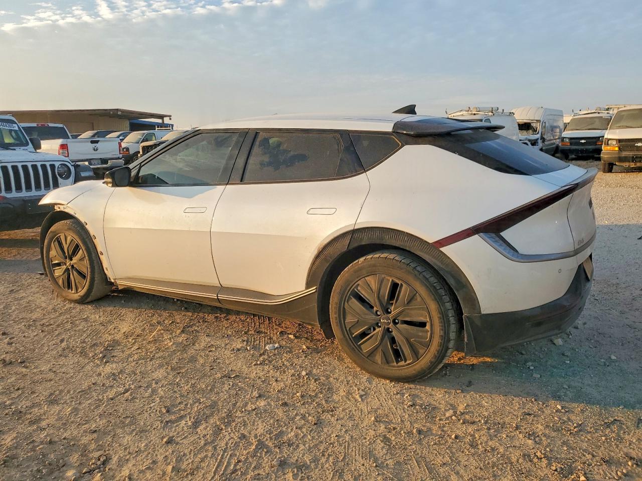 2022 KIA EV6 LIGHT photo 2