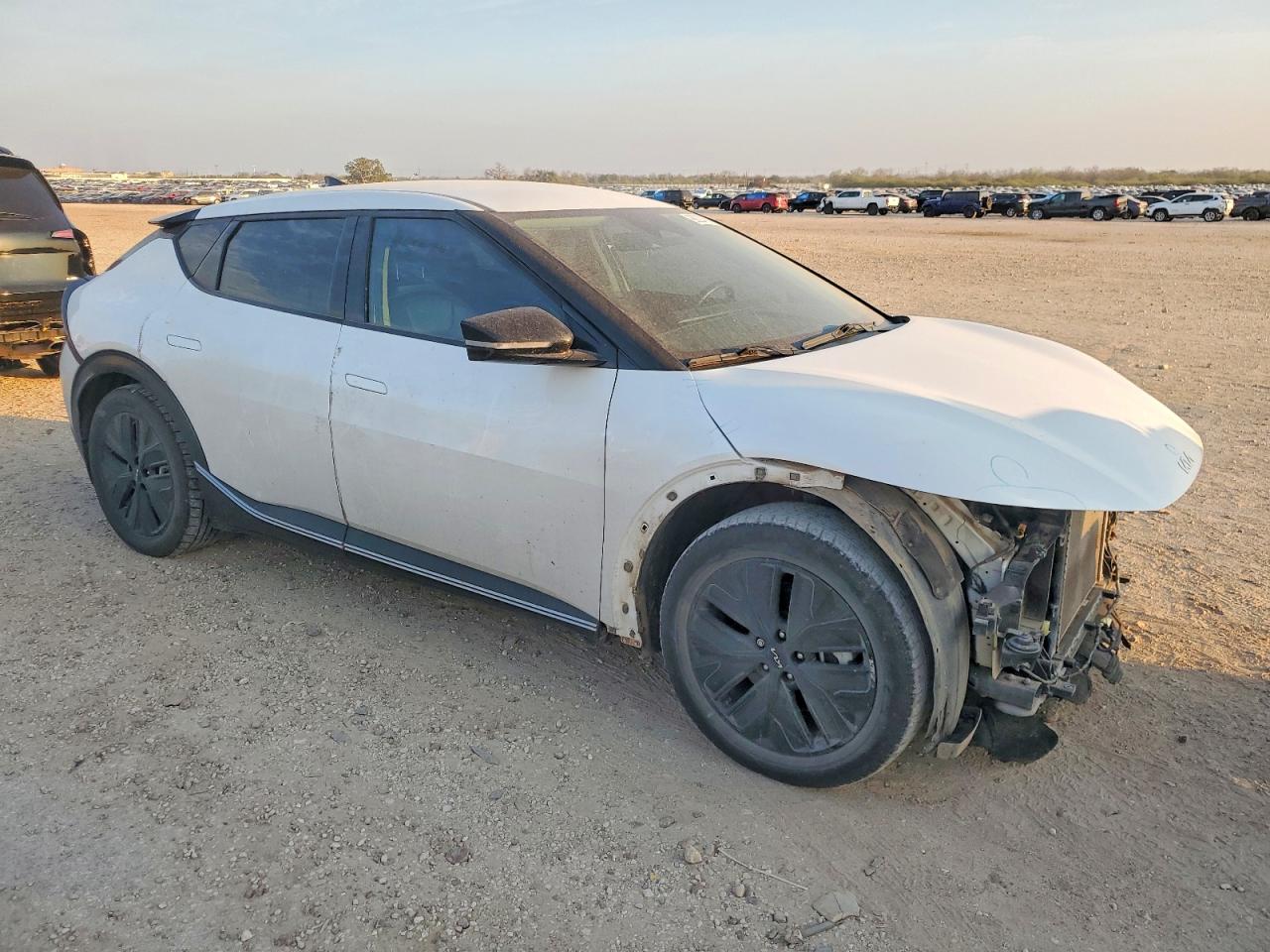2022 KIA EV6 LIGHT photo 4