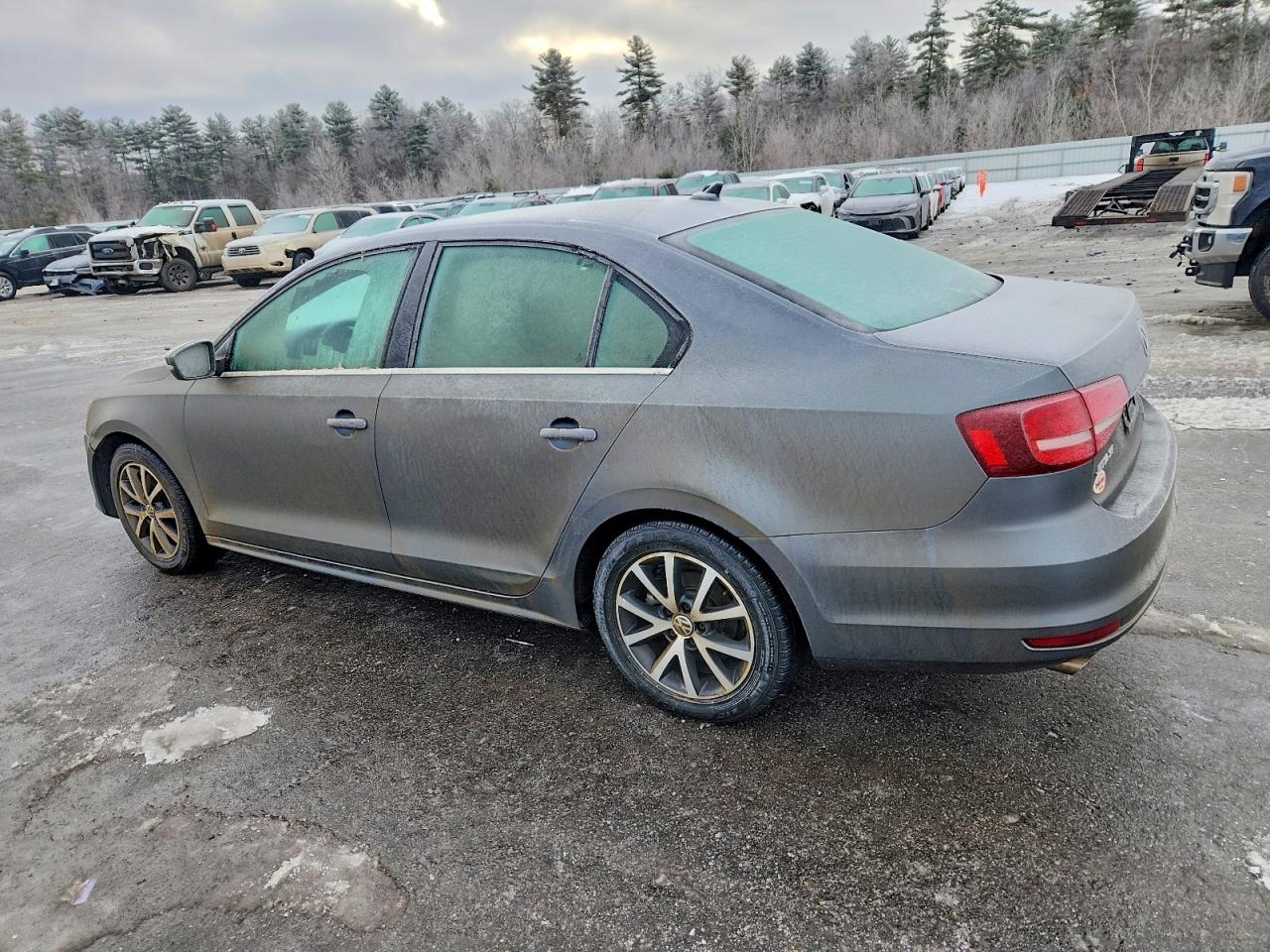 2017 VOLKSWAGEN JETTA SE photo 2