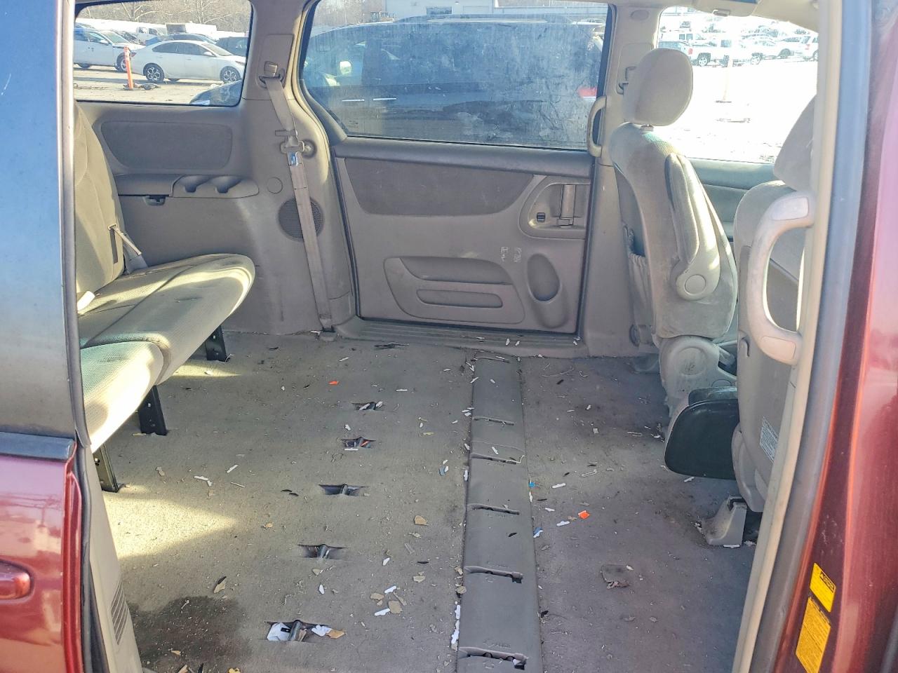 2004 TOYOTA SIENNA CE photo 11