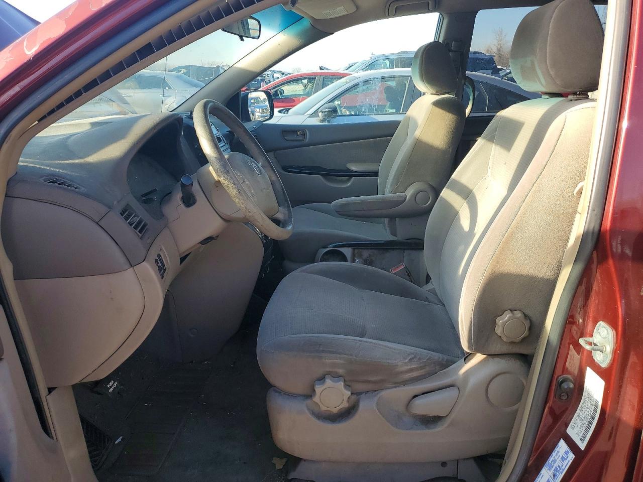 2004 TOYOTA SIENNA CE photo 7