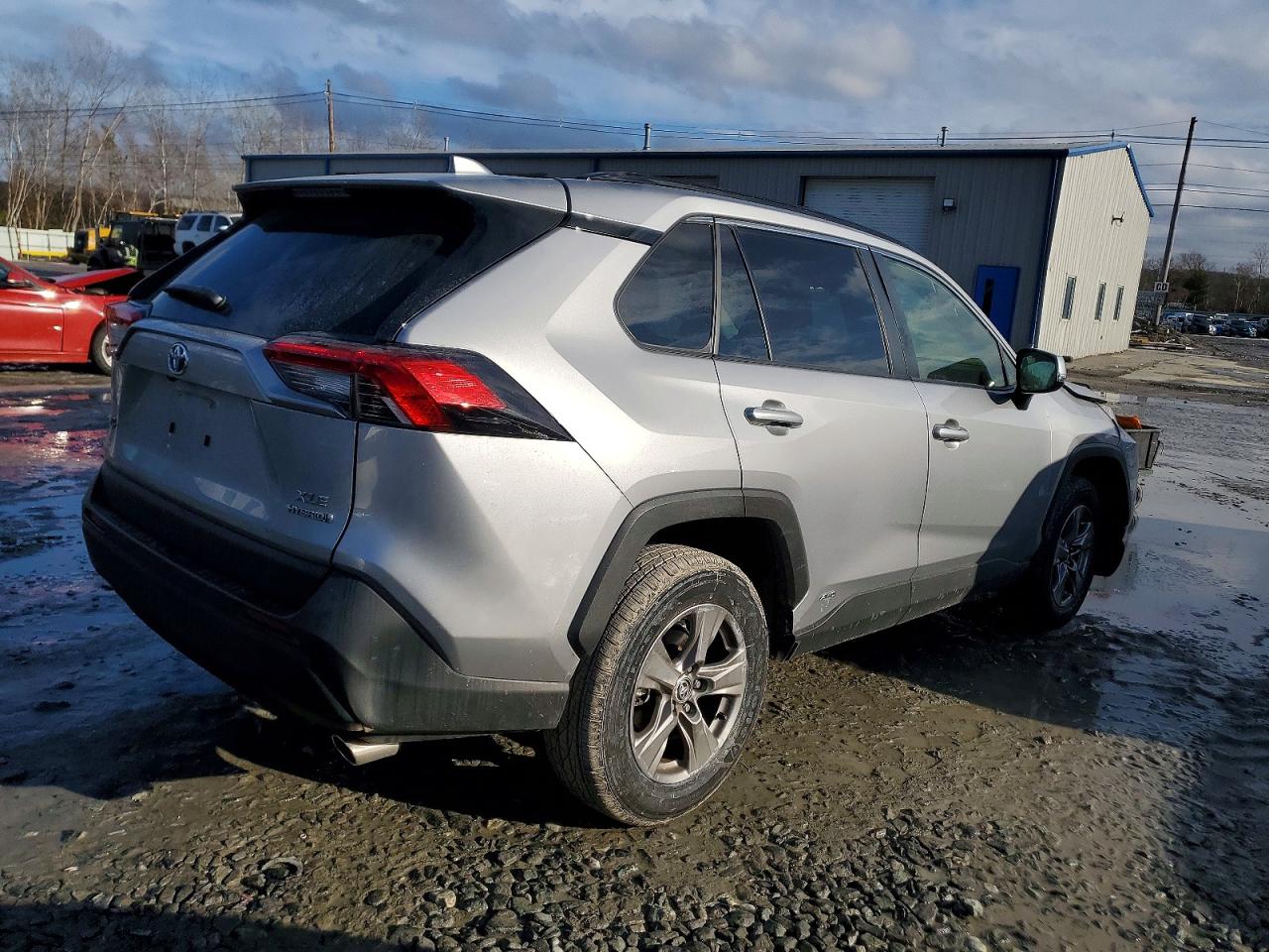 2024 TOYOTA RAV4 XLE photo 3