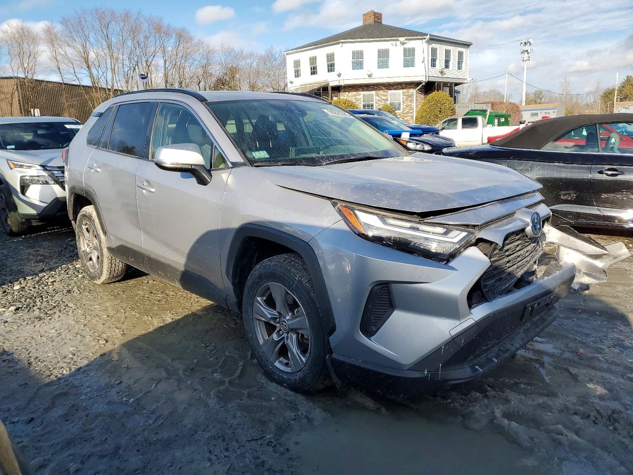 2024 TOYOTA RAV4 XLE photo 4