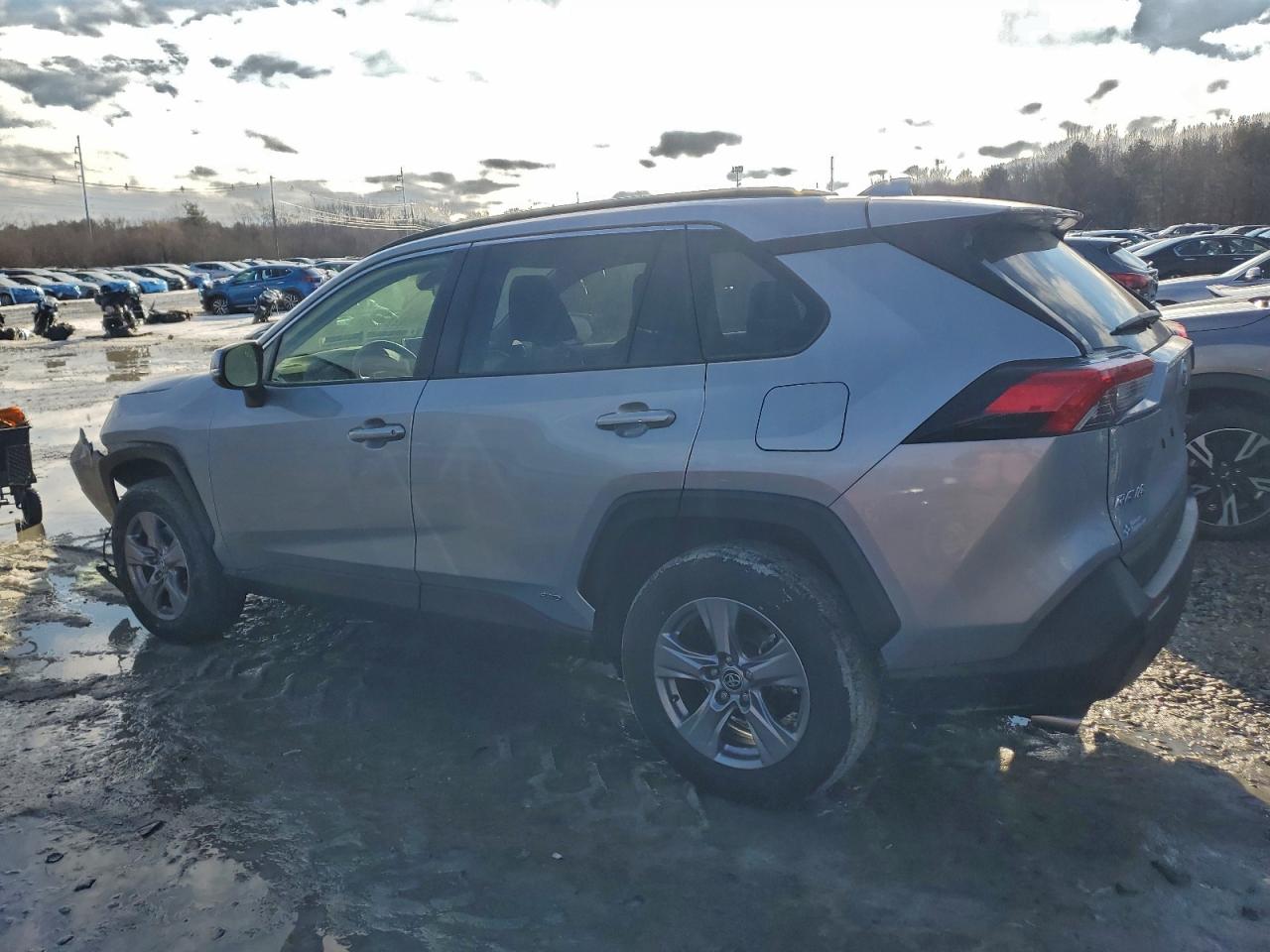 2024 TOYOTA RAV4 XLE photo 2
