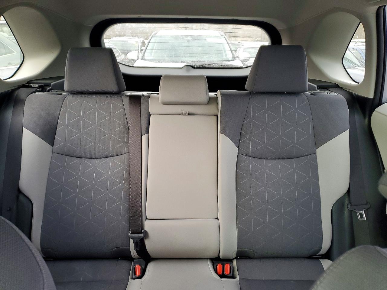 2024 TOYOTA RAV4 XLE photo 10