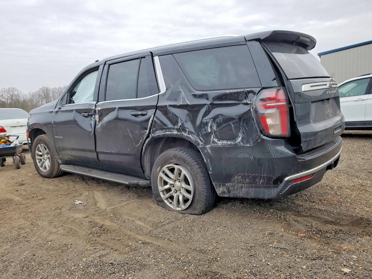2021 CHEVROLET TAHOE K1500 LT photo 2