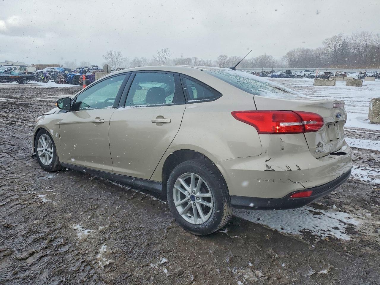 2017 FORD FOCUS SE photo 2
