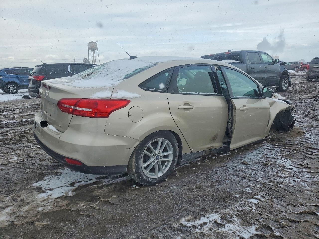 2017 FORD FOCUS SE photo 3