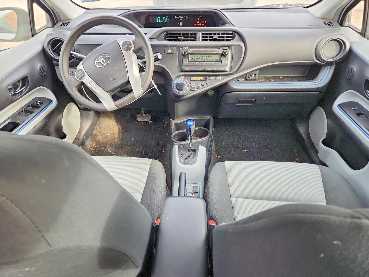 2013 TOYOTA PRIUS C photo 15