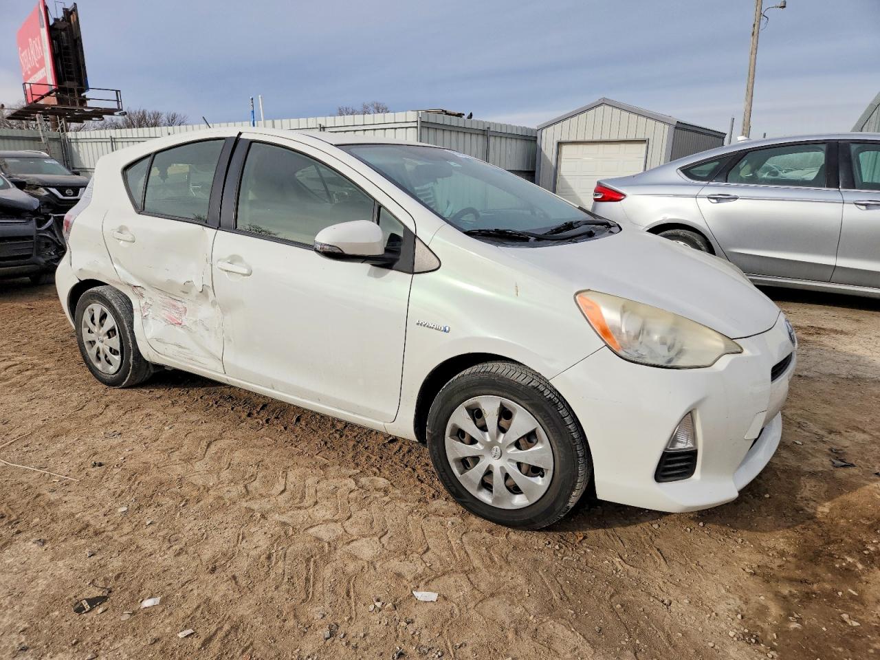 2013 TOYOTA PRIUS C photo 7