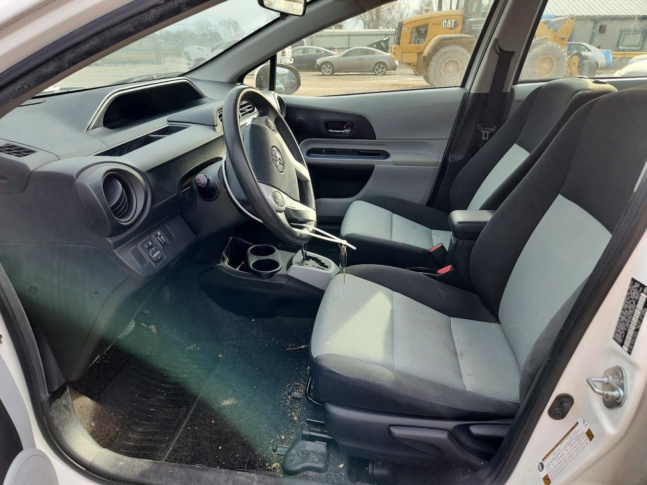 2013 TOYOTA PRIUS C photo 13