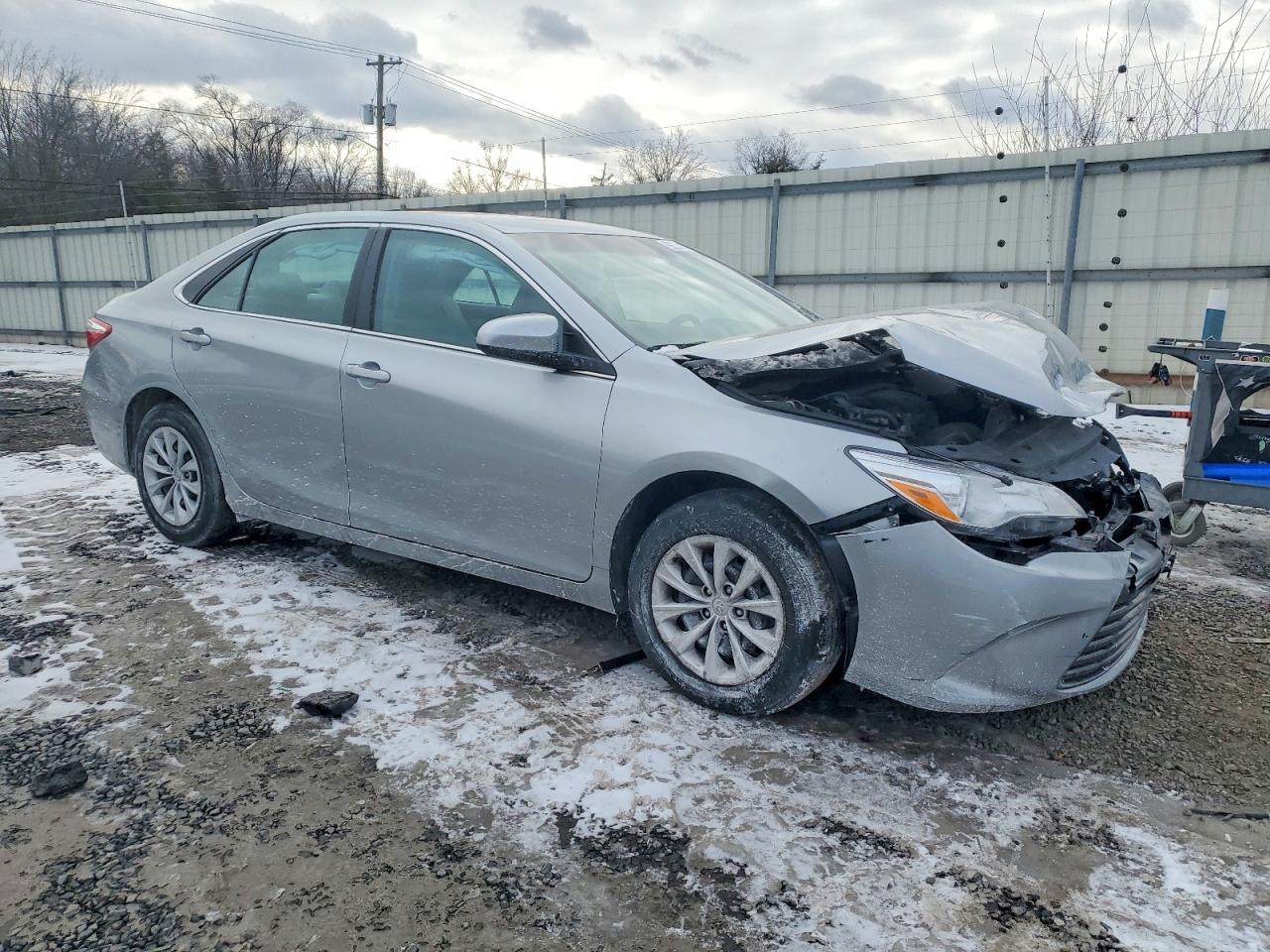 2017 TOYOTA CAMRY LE photo 4