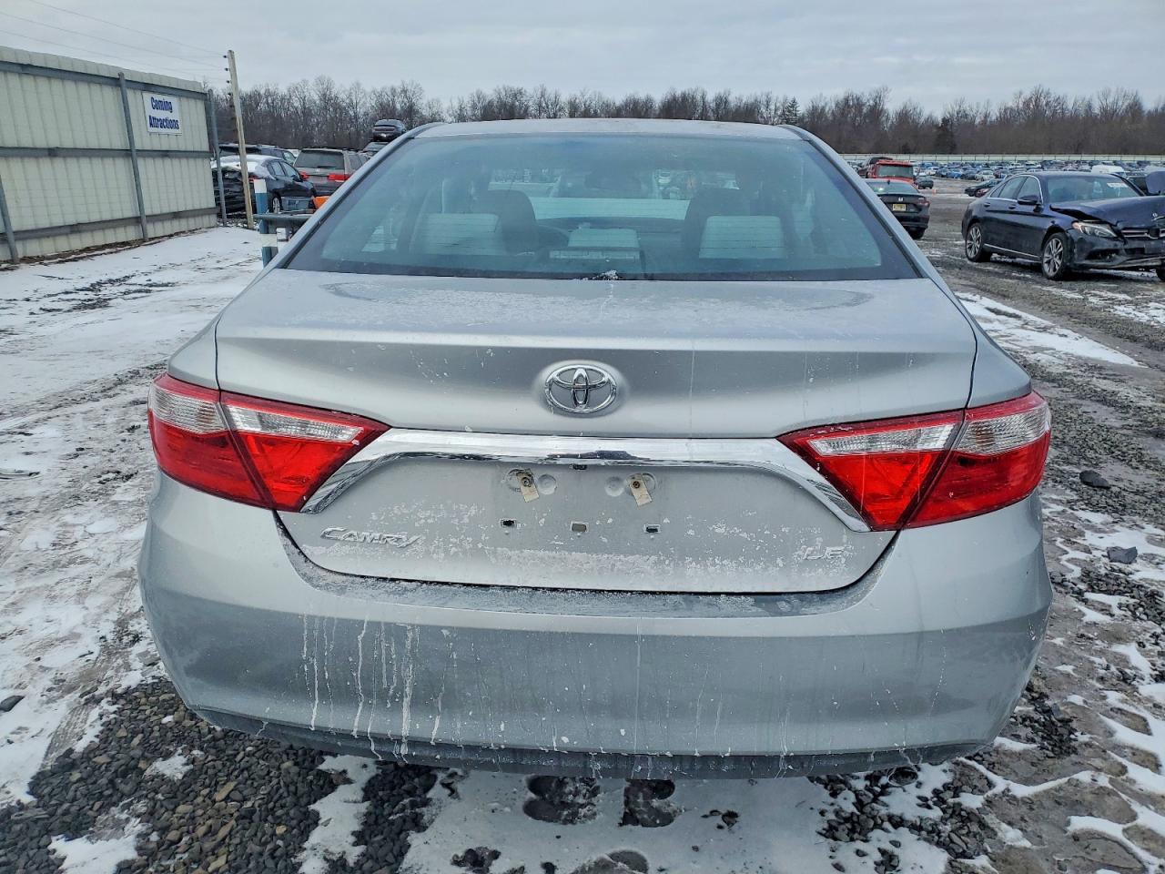 2017 TOYOTA CAMRY LE photo 6