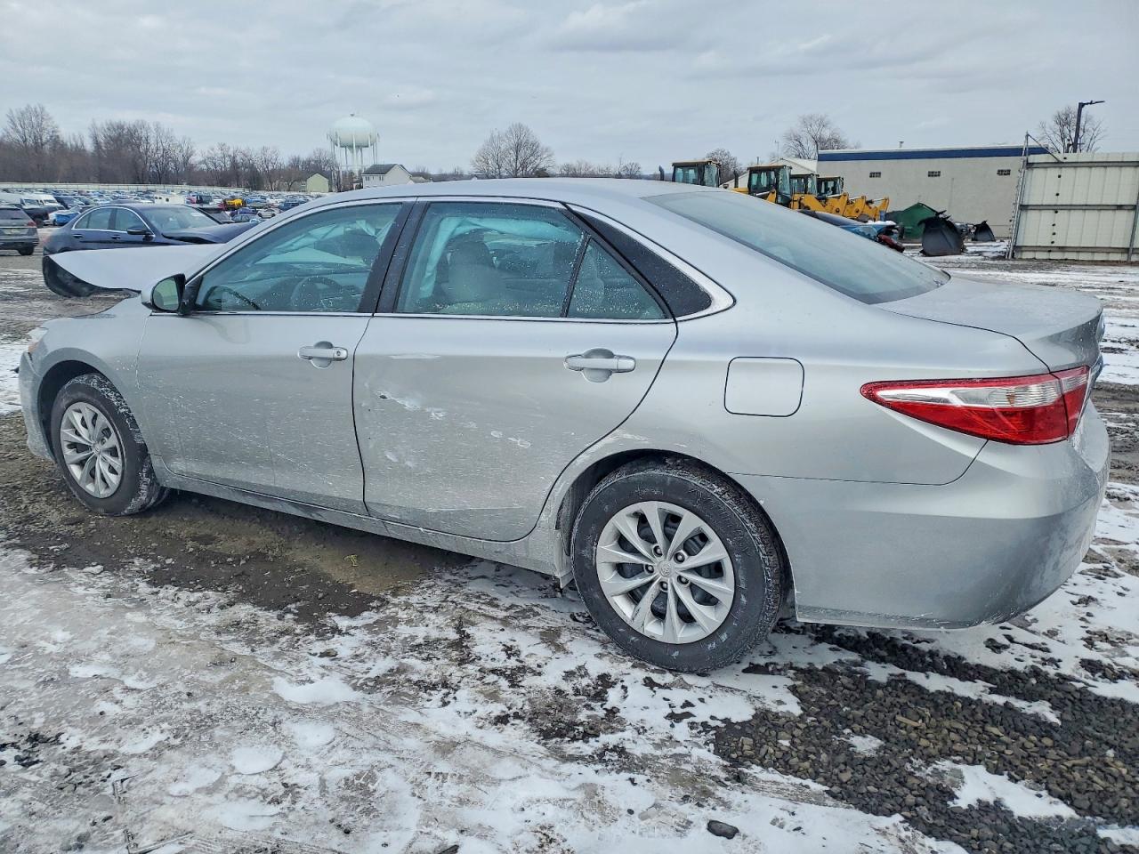 2017 TOYOTA CAMRY LE photo 2