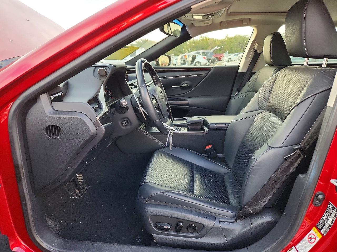2019 LEXUS ES 300H photo 7